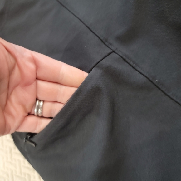 L.L. Bean Black Bike Shorts Size Large Activewear Built In Padded Shorts Lining - Picture 2 of 14